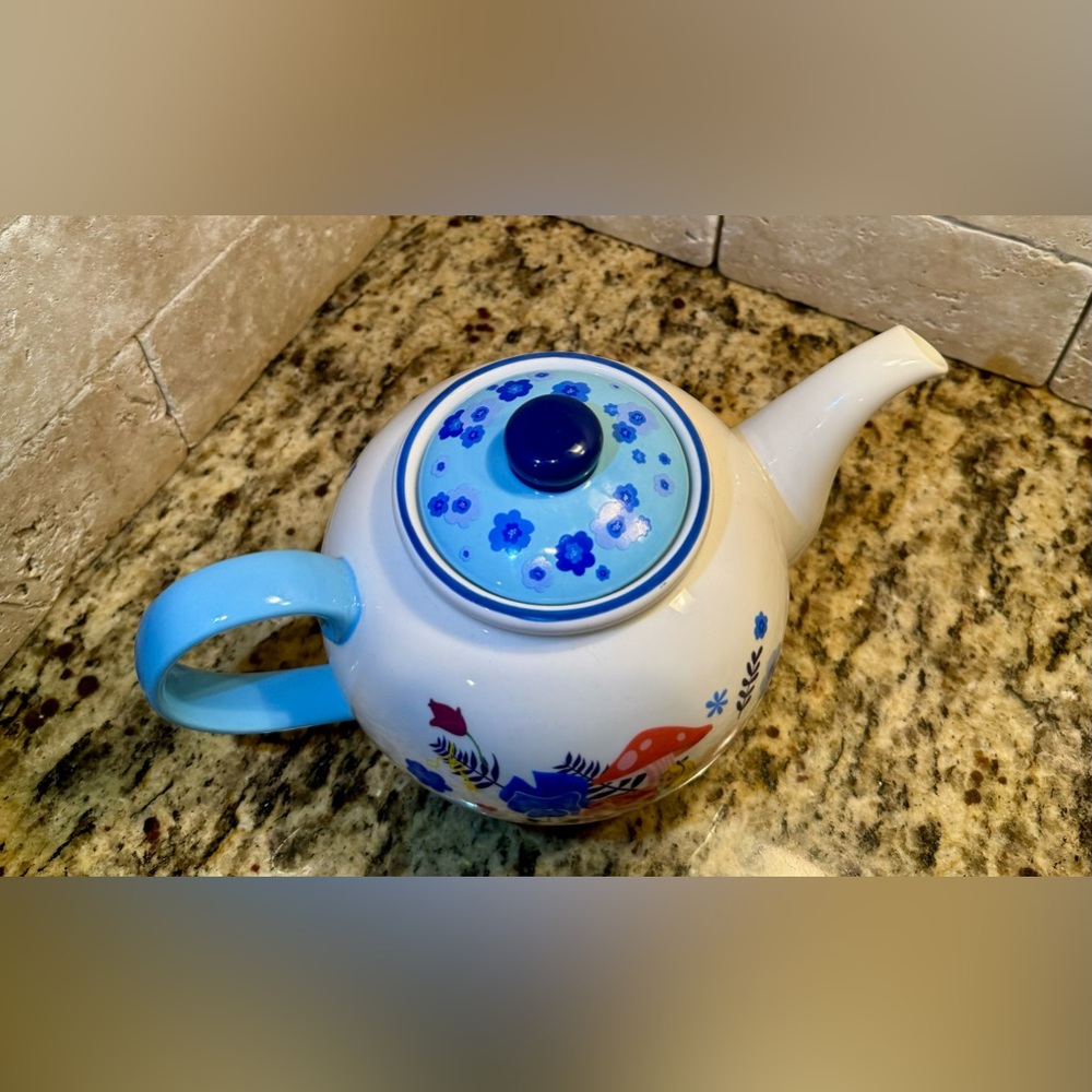 Disney Alice in Wonderland Ceramic Tea Pot with Fitted Lid Top - Picture 5 of 9